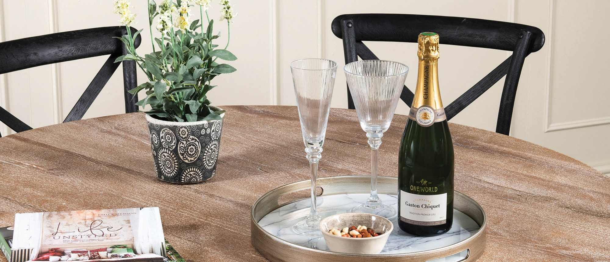 Champagne and glasses on a round tray